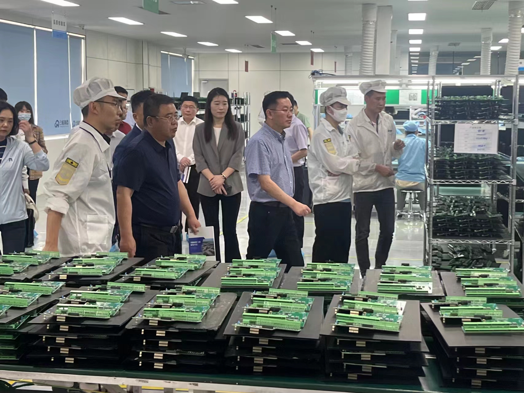 黄冈市国投领导一行考察BSport体育官网智能硬件工程服务基地